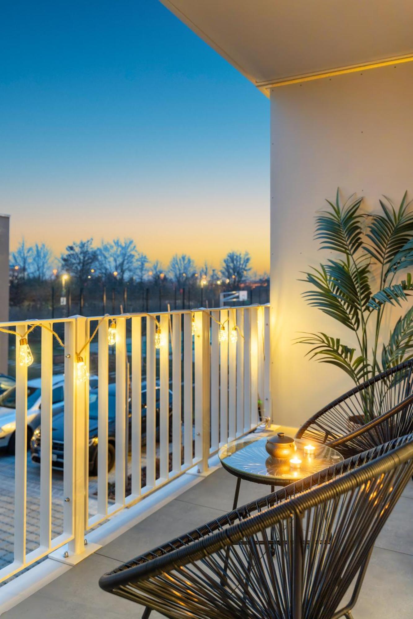 Neu - Premium-apartment Mit Balkon - Perfekt Fuer Familien, Gruppen Und Geschaeftsreisende *