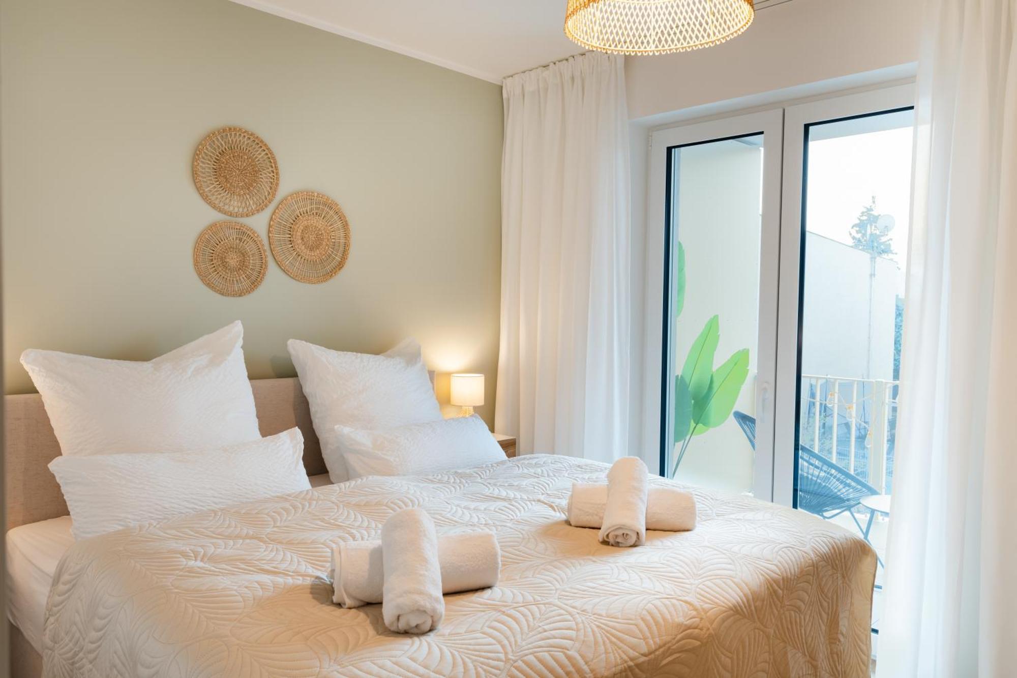 Neu - Premium-apartment Mit Balkon - Perfekt Fuer Familien, Gruppen Und Geschaeftsreisende *