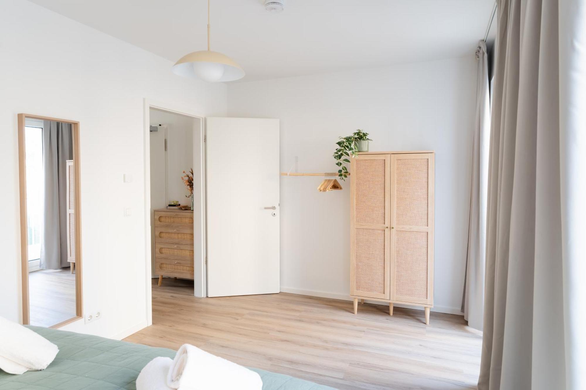 Neu - Premium-apartment Mit Balkon - Perfekt Fuer Familien, Gruppen Und Geschaeftsreisende