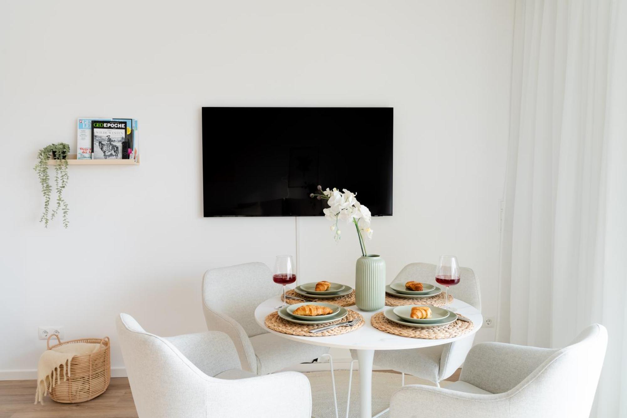 Neu - Premium-apartment Mit Balkon - Perfekt Fuer Familien, Gruppen Und Geschaeftsreisende Apartment *