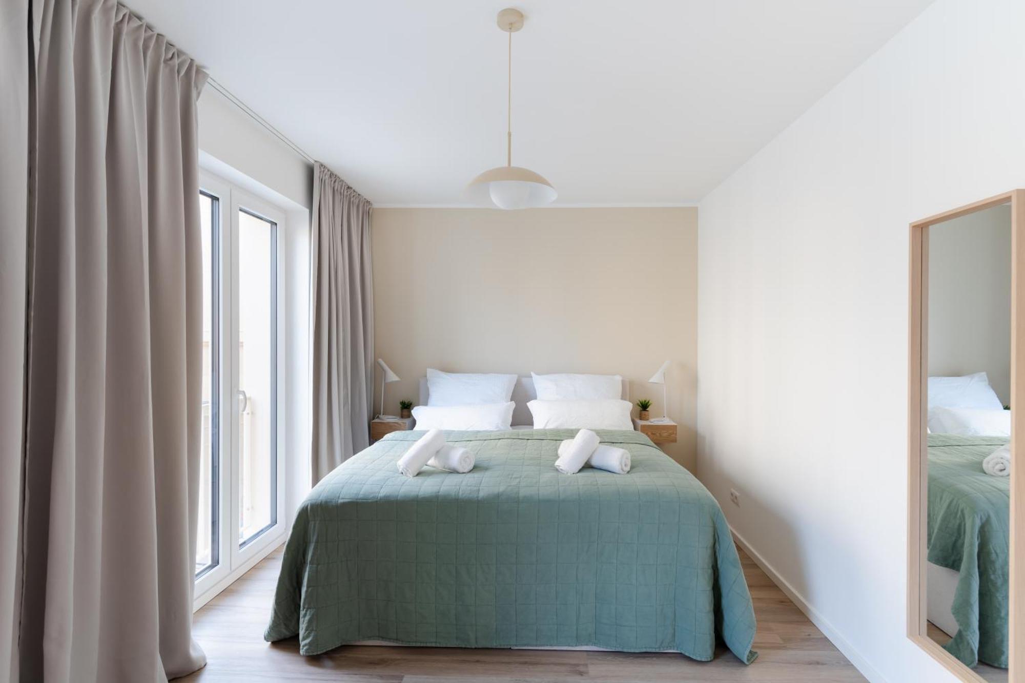 Neu - Premium-apartment Mit Balkon - Perfekt Fuer Familien, Gruppen Und Geschaeftsreisende *