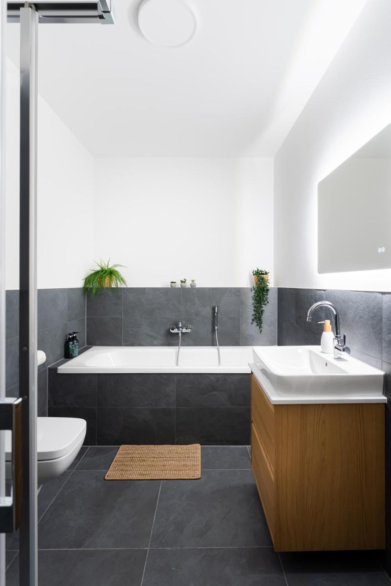Neu - Premium-apartment Mit Balkon - Perfekt Fuer Familien, Gruppen Und Geschaeftsreisende Apartment Leipzig