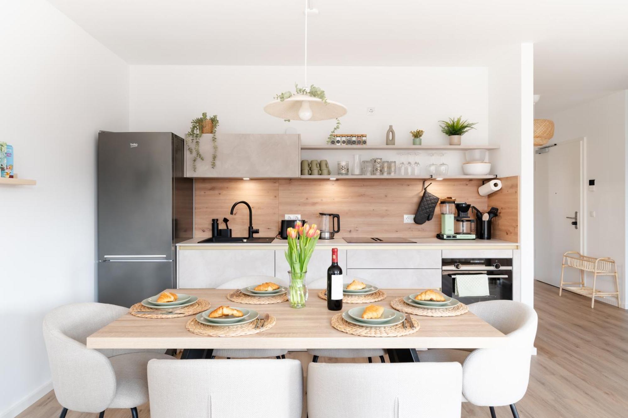 Apartment Neu - Premium-apartment Mit Balkon - Perfekt Fuer Familien, Gruppen Und Geschaeftsreisende *