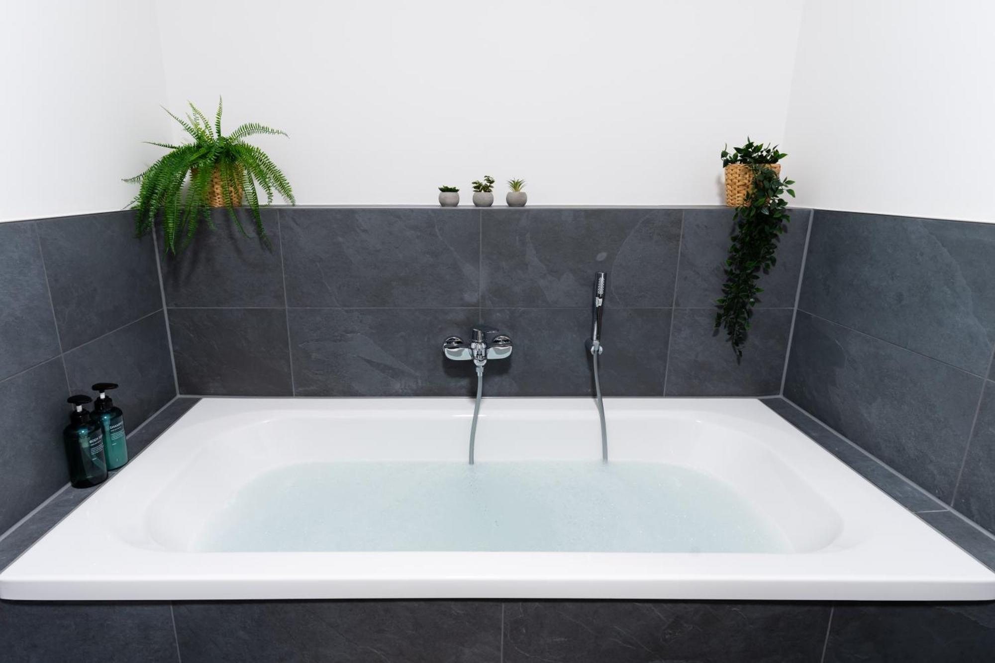 Neu - Premium-apartment Mit Balkon - Perfekt Fuer Familien, Gruppen Und Geschaeftsreisende * Leipzig