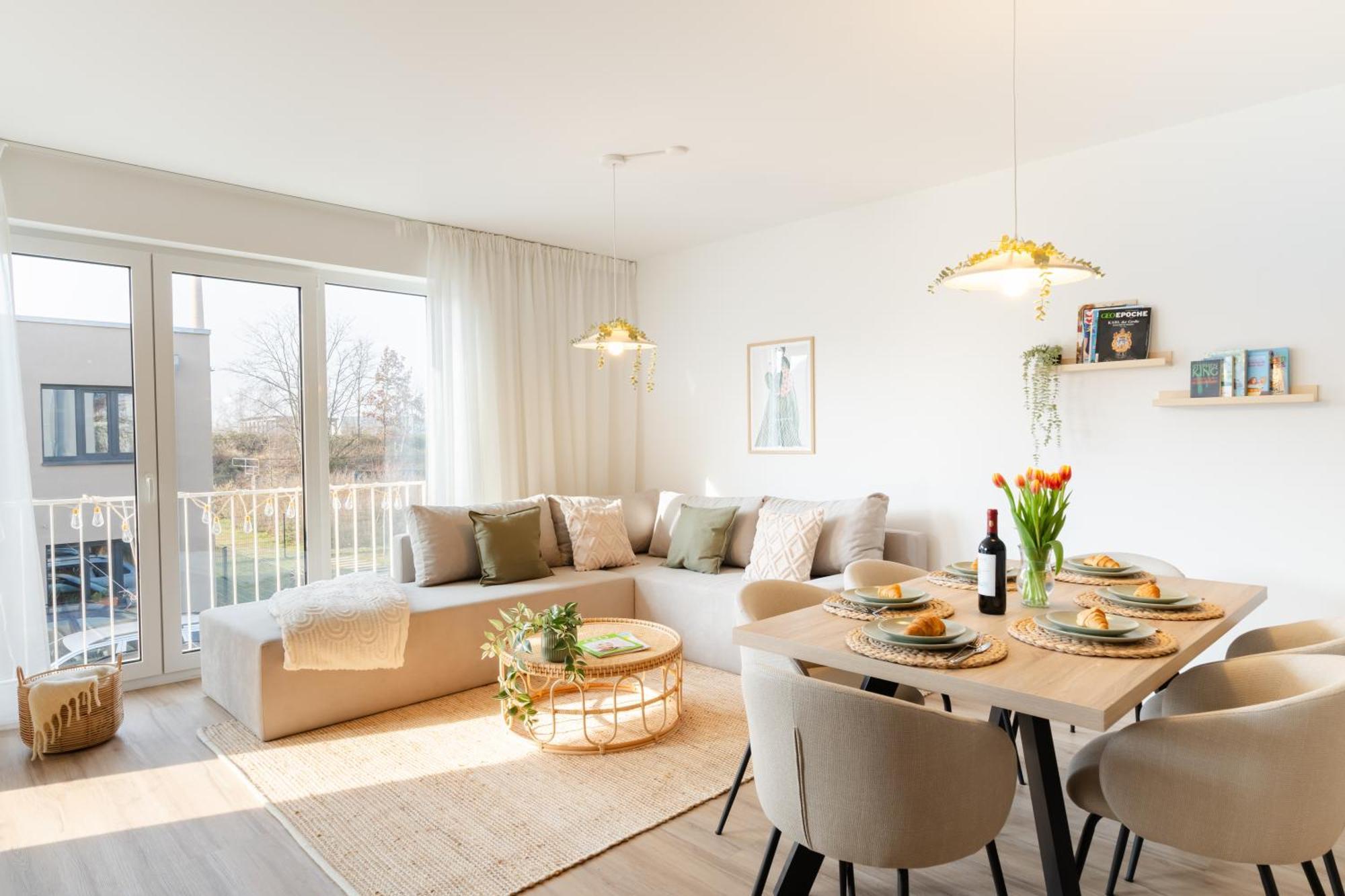 Neu - Premium-apartment Mit Balkon - Perfekt Fuer Familien, Gruppen Und Geschaeftsreisende *